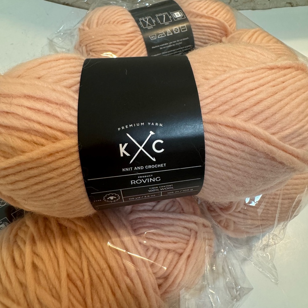 Roving Yarn in 100% wool.  Soft/ warm breathable